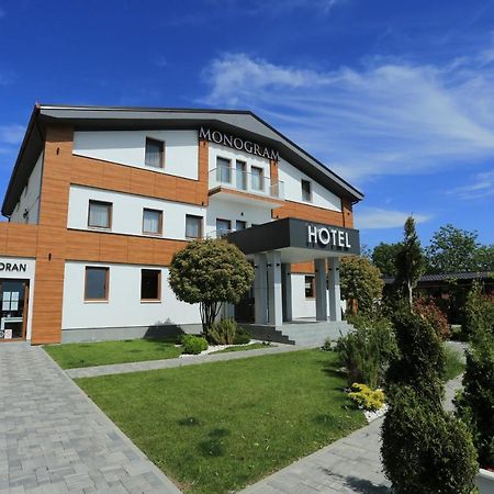 Mv Monogram Hotel Ingyia Kültér fotó