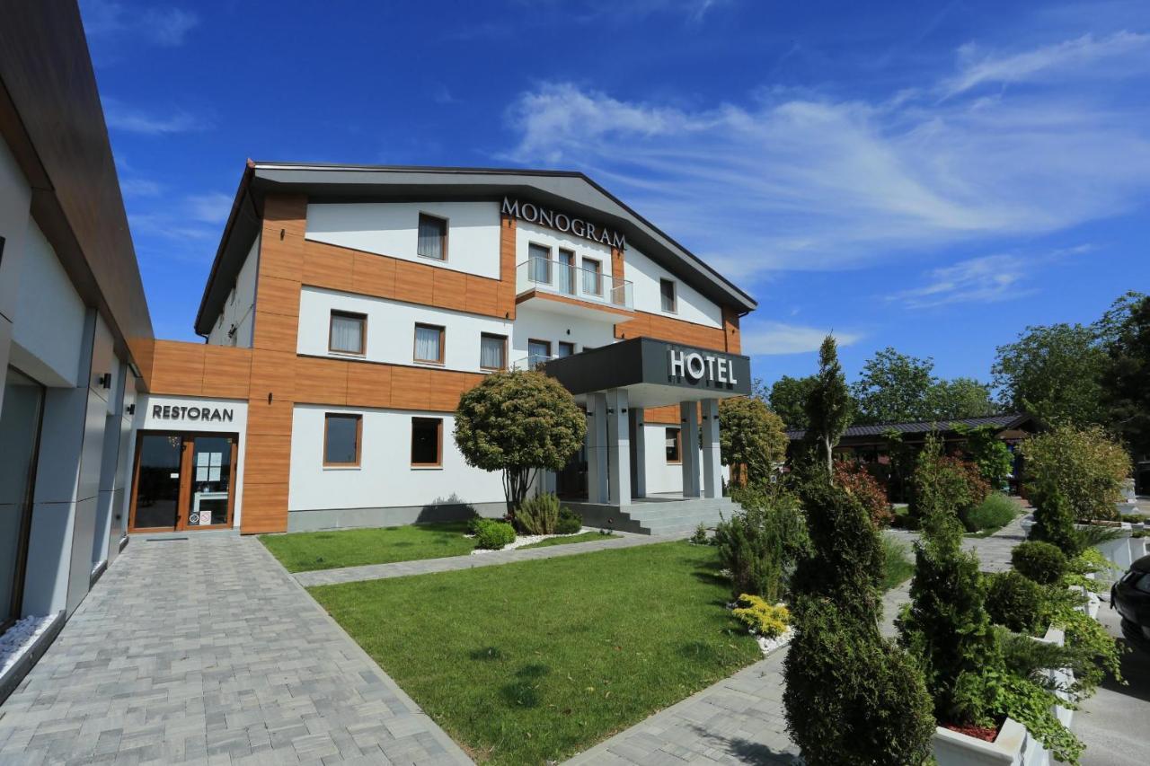 Mv Monogram Hotel Ingyia Kültér fotó